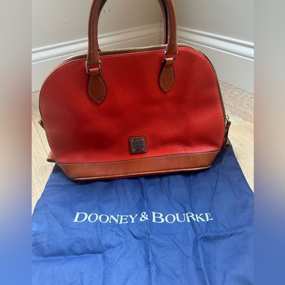 Dooney & Bourke Handbags - Dooney & Bourke purse like new